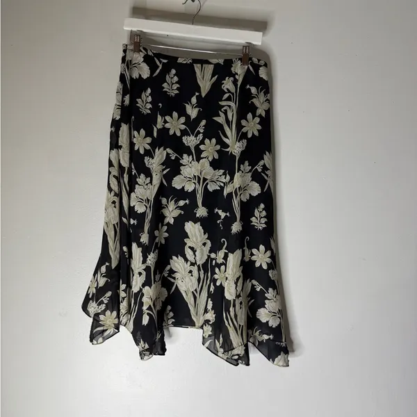 Loft Black White Floral Midi Skirt Asymmetrical Size‎ 8 - Image 2