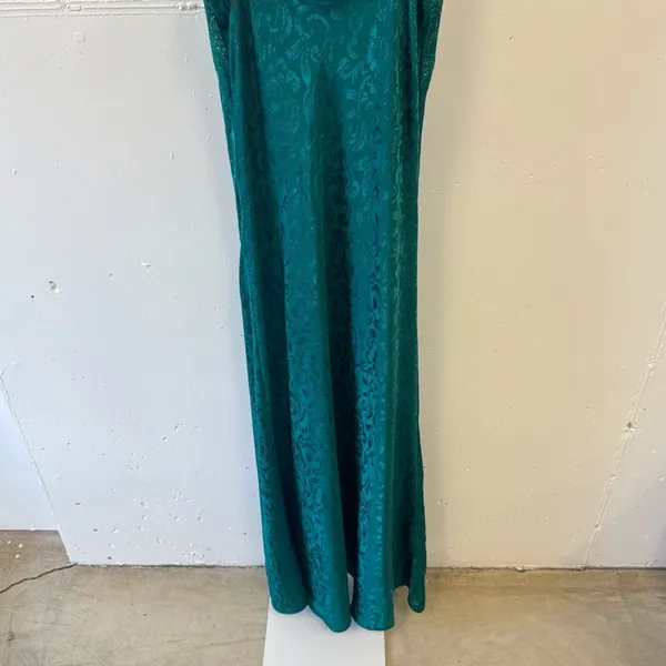 Vintage Victoria’s Secret Emerald Green Lace Sequin Midi Slip‎ Large - Image 9