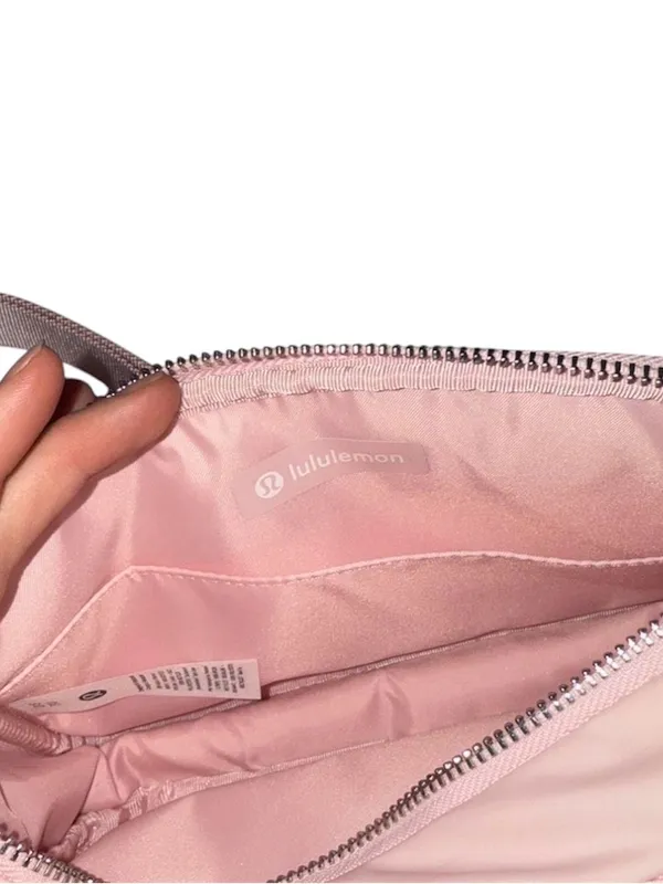 lululemon athletica Dusty Pink Crossbody Camera Bag Like New Condition - Image 5