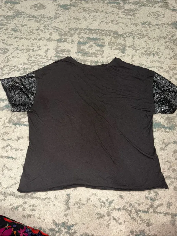 American Eagle Outfitters Black Sequin Sleeve Cropped Tee - Image 2