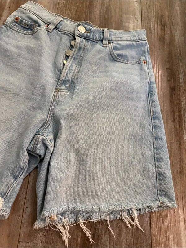Garage Light Wash Denim Shorts size 25 - Image 2