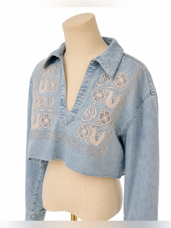 Theory Cropped Embroidered Lightweight Denim Shirt Light Wash Size Medium - Image 2