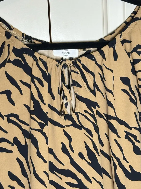 Entro Women’s Camel & Black Tiger Print Blouse Size Large Flowy Cottagecore EUC - Image 5