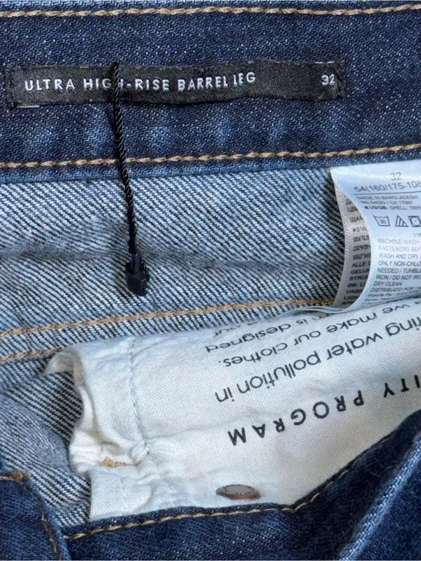 Banana‎ Republic Ultra High Rise Barrel Ankle Jeans - Image 4