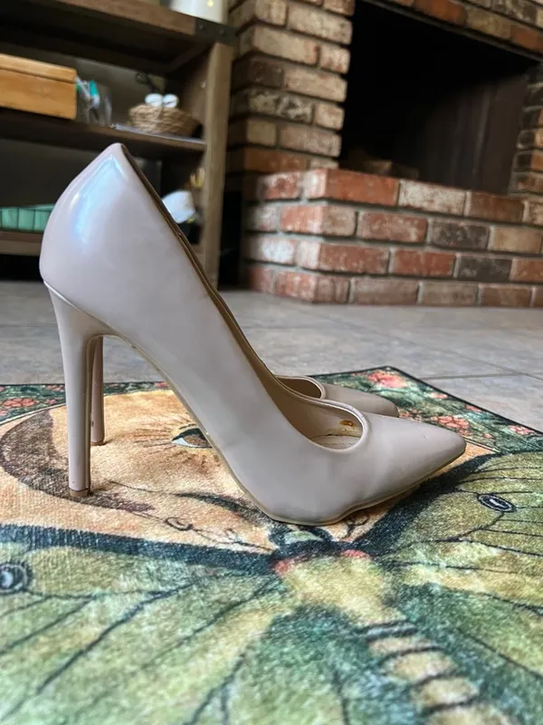 Anne Michelle Women's Nude Patent Pointed-Toe Heels - Image 6