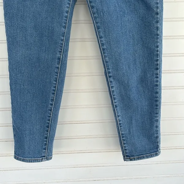 Levi’s High waisted Taper‎ jeans Size 25 - Image 4