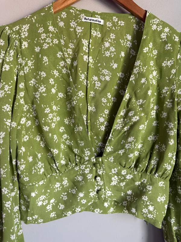 REFORMATION Averie top in color scallion - Image 4