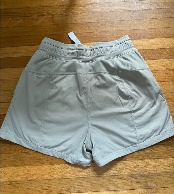 Lululemon Shorts Beige - Image 5