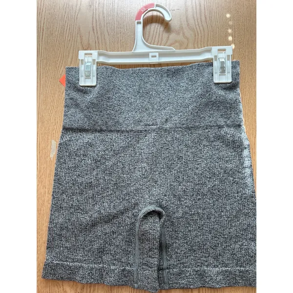 New Women’s Colsie Ribbed Athletic Yoga 🧘 Exercise Shorts Gray size Xs - Image 4