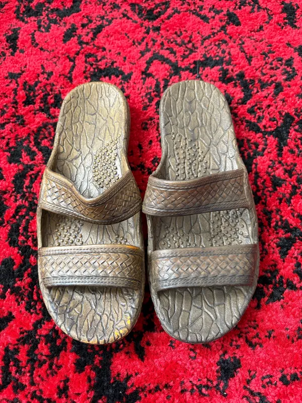 Tan comfy slides from Hawaii Brown Size 9 - Image 2