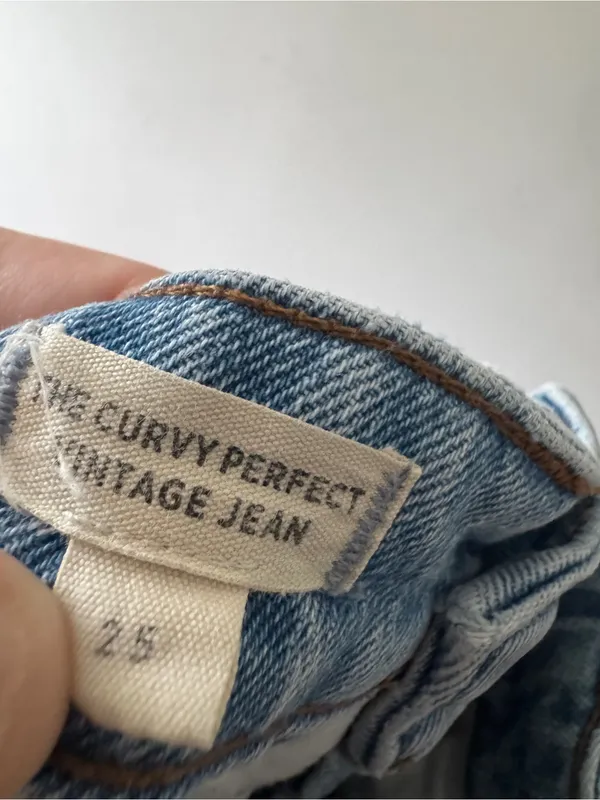 Madewell Curvy‎ Perfect Vintage Jeans in Coney Wash: Destroyed Edition - Image 8