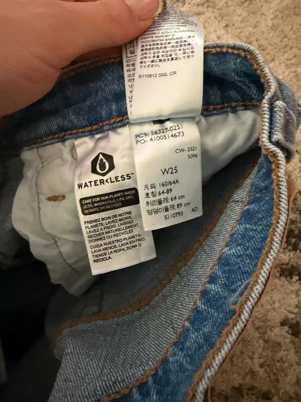 Levi 501 high rise shorts w 25 - Image 4