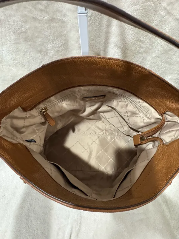 Michael Kors Evie Hobo Shoulder Bag - Image 8