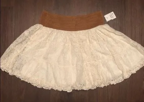 NEW Women’s Large Lace Skater Skirt - Image 3