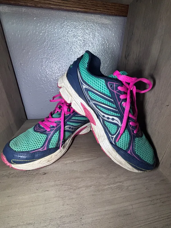 Saucony- Colorful and super comfy - Image 3