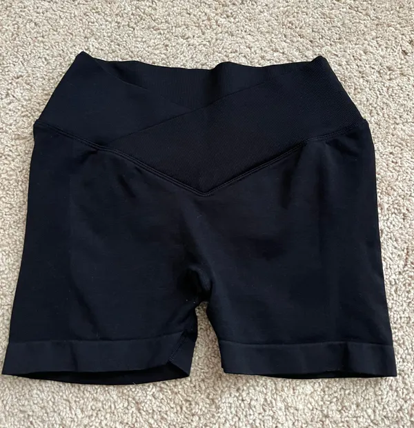 Amazon Seamless Gym Shorts - Image 2