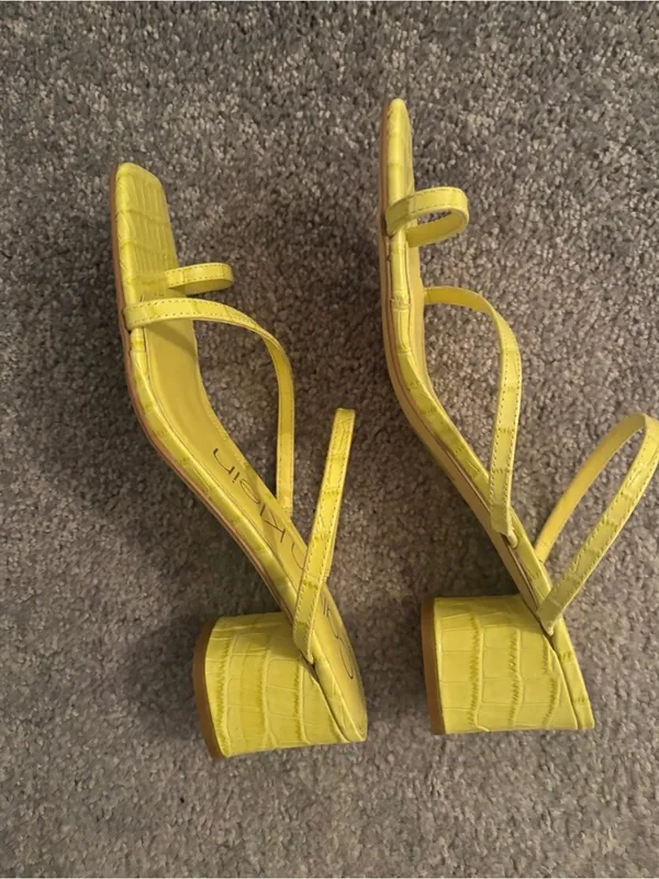 Calvin Klein Women’s Lemon Yellow Strappy Dress Sandals Size 10M - Image 2