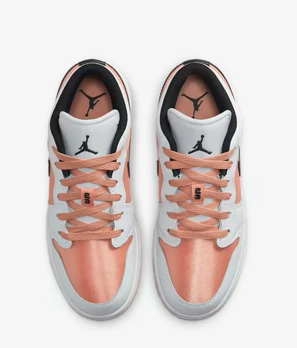 Air Jordan 1 Low - Image 2