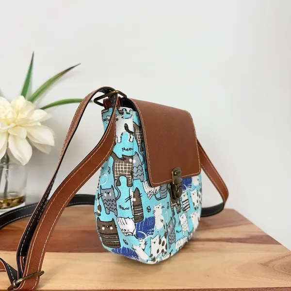 New Small Crossbody bag with‎ cat prints Brown - Image 2