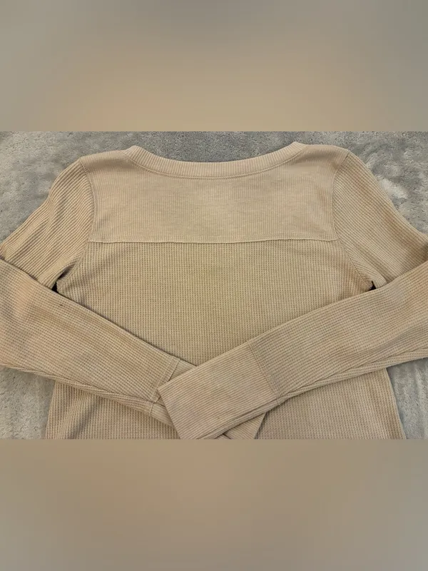 Hollister Women's Cream Waffle-Knit Long Sleeve Top Size XSMALL - Image 5