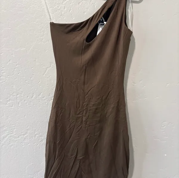 Windsor Brown One Shoulder Dress - Image 2