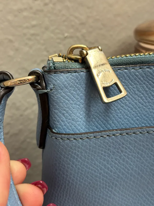 Authentic Coach Baby Blue Crossbody Bag - Image 4