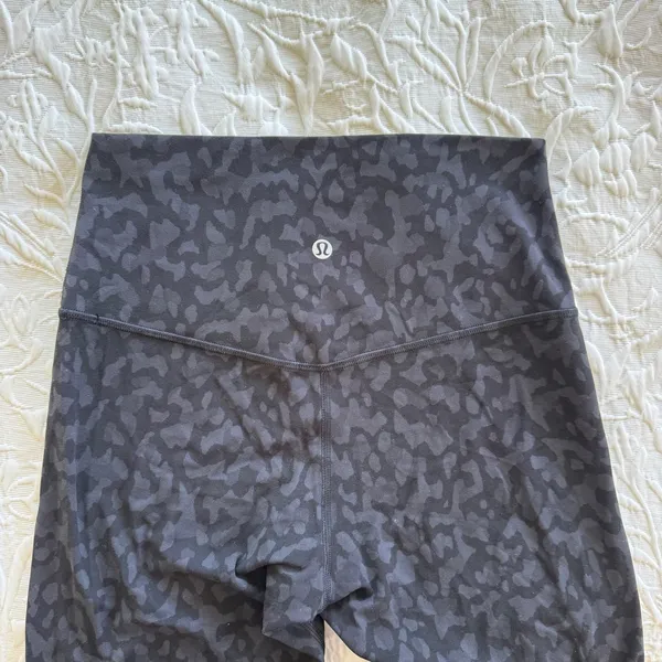 Lululemon Align High Rise Black Formation Camo Leggings 28" Size 6 - Image 2