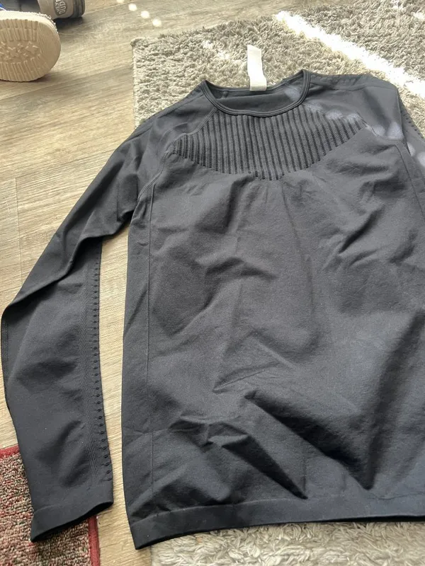 Fabletics small black‎ top - Image 5