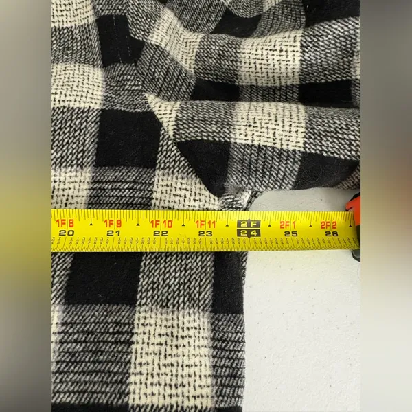 Forever 21 Plaid Shacket Black &‎ White Buffalo Lined Size Large EUC - Image 7