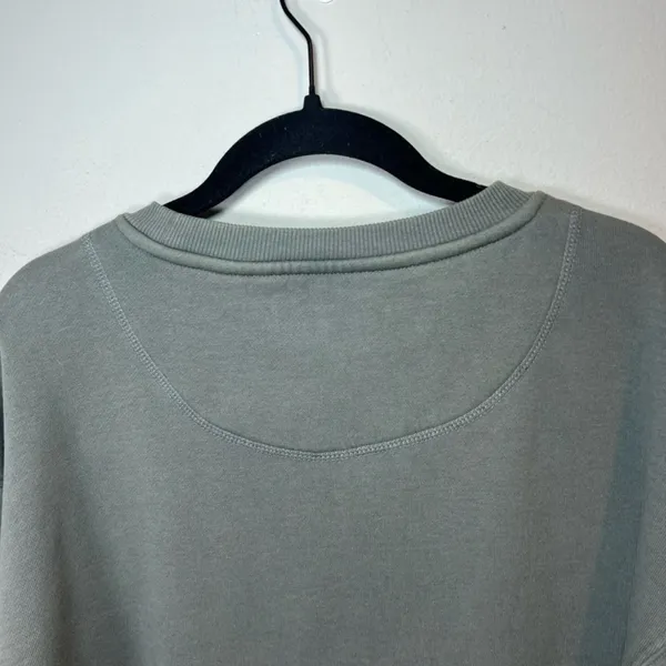 Gameday Social Iowa Hawkeyes Football Embossed Crewneck Sweatshirt Gray Sz Large - Image 10