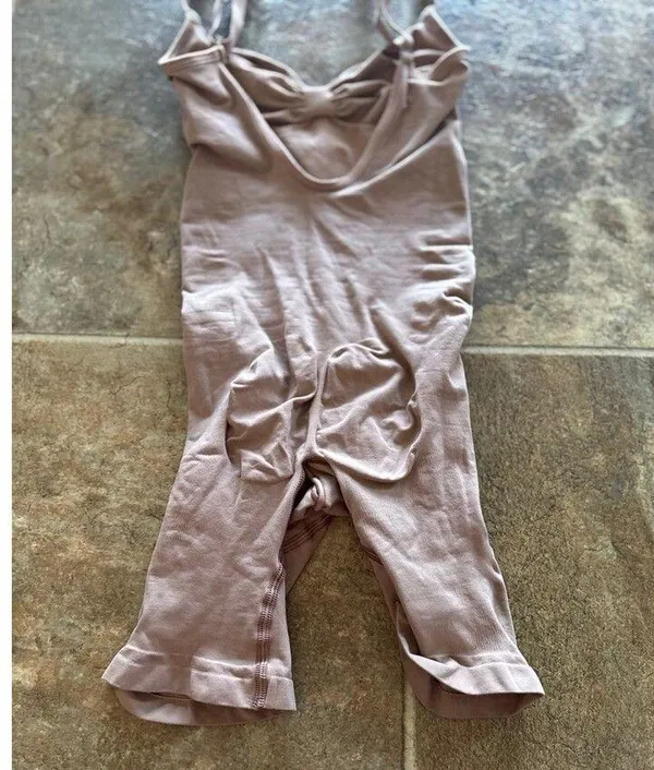 Skims Seamless Sculpt Mid Thigh Bodysuit Clay Size Small - Image 7