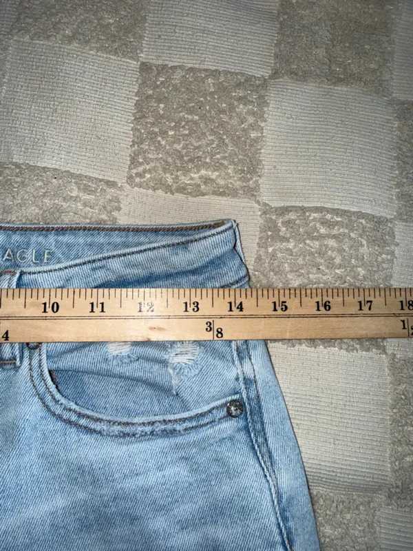 American‎ Eagle Highest Rise Mom Light Blue Distressed Jeans size 6 Long - Image 3