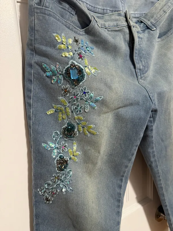 Boston Proper Beaded, Jeweled & Sequin Design Cropped Jeans Size 12. - Image 2