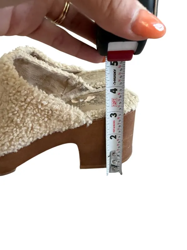 VINCE CAMUTO Rimindel Faux Shearling Clogs Mules Size 8.5 - Image 3