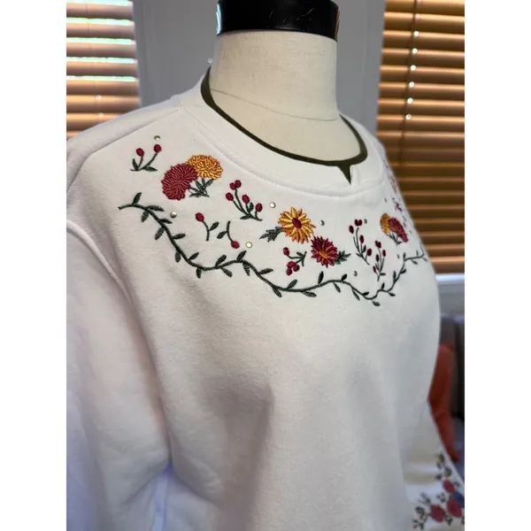 Fall Embroidered Floral Sweatshirt Studded M Cottagecore - Image 4