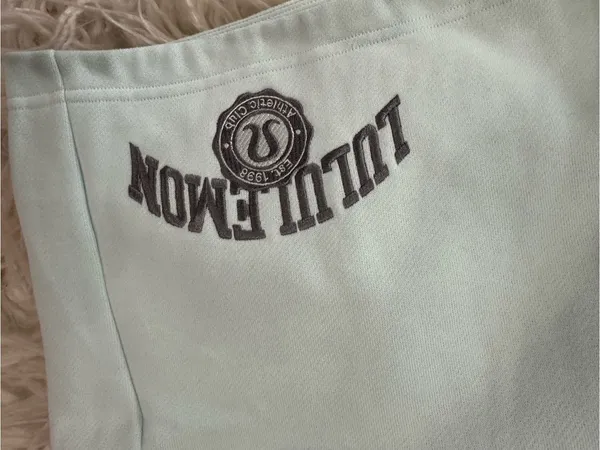 52. Lululemon shorts xs nwt square sz ret88$ - Image 2