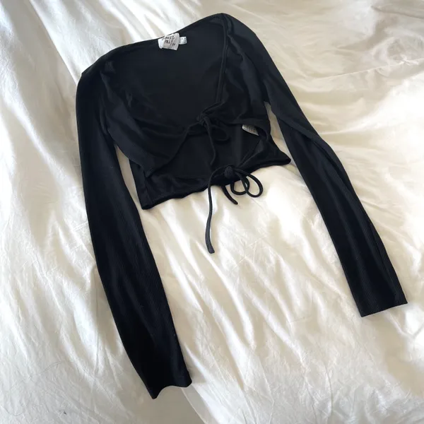Princess Polly Deep V Neck Ribbed Knit Long Sleeve Tied Cutout Crop Top Size 4 - Image 2