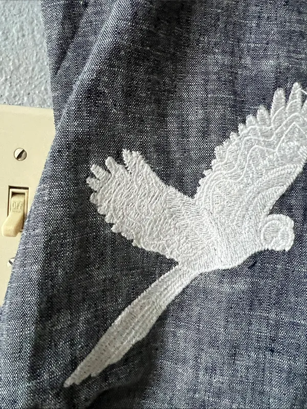 Sleeveless Denim-Effect Cropped Vest with White Bird Appliqué - Image 4