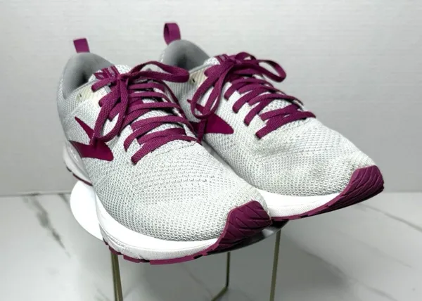 Brooks Revel 5 Women's Grey/White/Baton Rouge Mesh Sleek Low Top Sneakers 9.5 M - Image 5