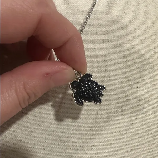 Elegant Silver Turtle Pendant Necklace - Image 2