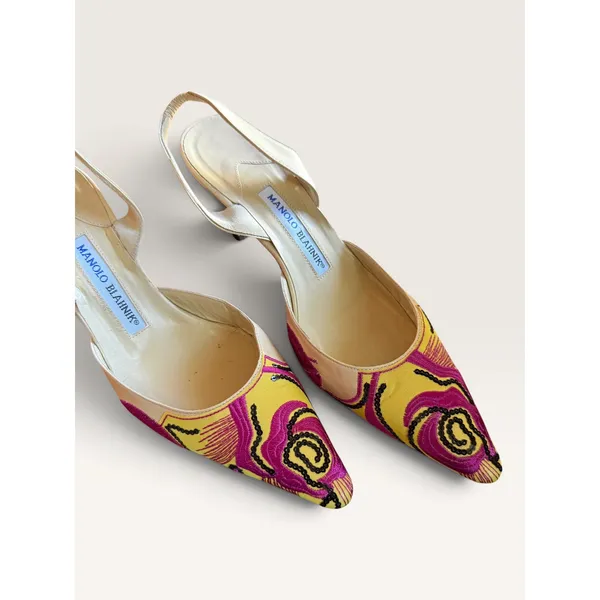 Manolo Blahnik 38 Yellow Pink Floral Sequin Embroidered Slingback Kitten Heels - Image 2