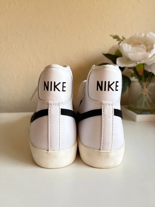 Women's Nike Blazers Mid 77 Vintage - Image 2