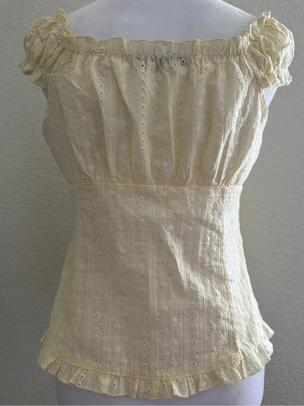 BRANDY MELVILLE Elena Top Floral Eyelet in Butter Yellow Sz. Small - Image 7