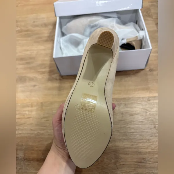 Micro suede cream Mary Jane pumps Tan Size 9.5 - Image 6