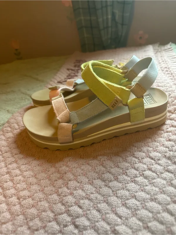 REEF platform sandals - worn maybe once - Image 2