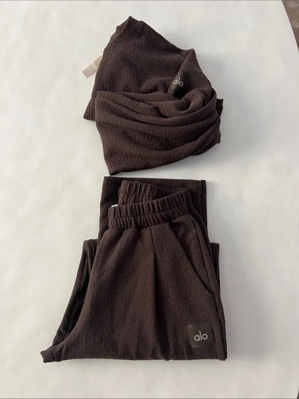 Alo Yoga 2 Piece Set - Cropped Tailored Crew Neck & Tailored Sweatpant Espresso - Image 8