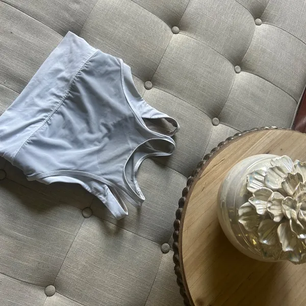 Lululemon Double Tap Bra in Lavender Size 6 - Image 4