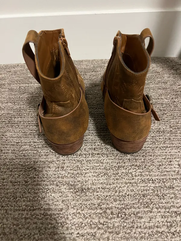 Natural Reflections Kaylee Ankle Boots women’s size 7 U.S. Cognac Brown - Image 4