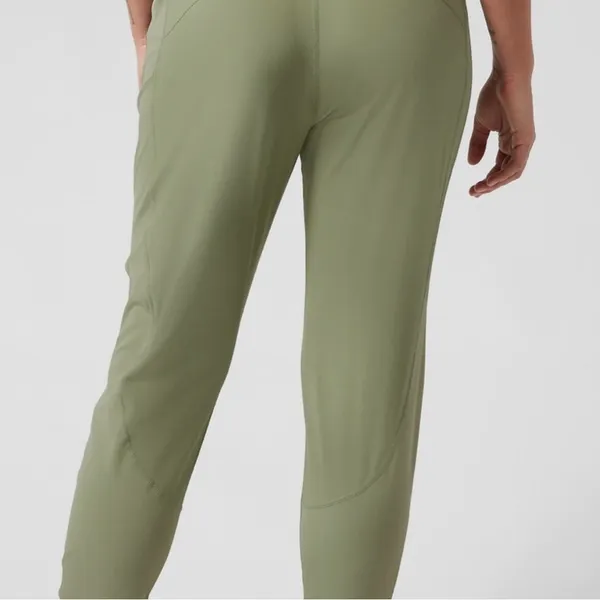 Athleta run with it safe Olive Green Women's Jogger Pants size large no flaws - Image 3