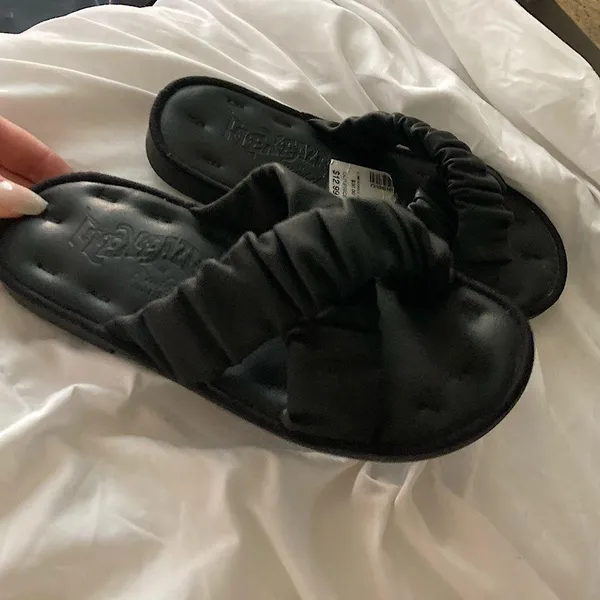 Black Crisscross Slip Ons Size 7 - Image 12
